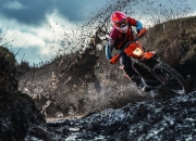 开云体育在线-威尔士与贝蒂斯的绿茵奇缘，库尔图瓦的第五百次守望